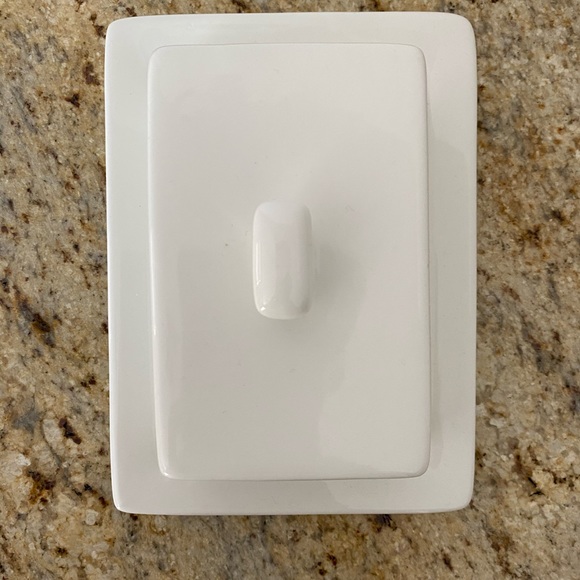 10 Strawberry Street VTG White Covered Butter Dish - Picture 3 of 5